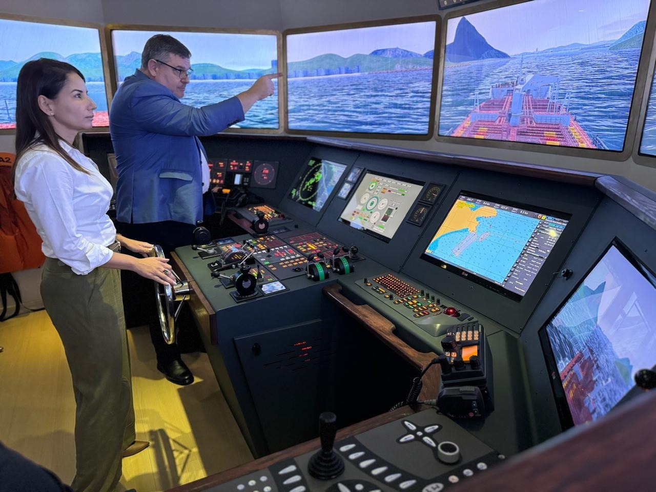 Diretora da Antaq visita o Centro de Simulação Aquaviária da FGMar e o Sindmar
