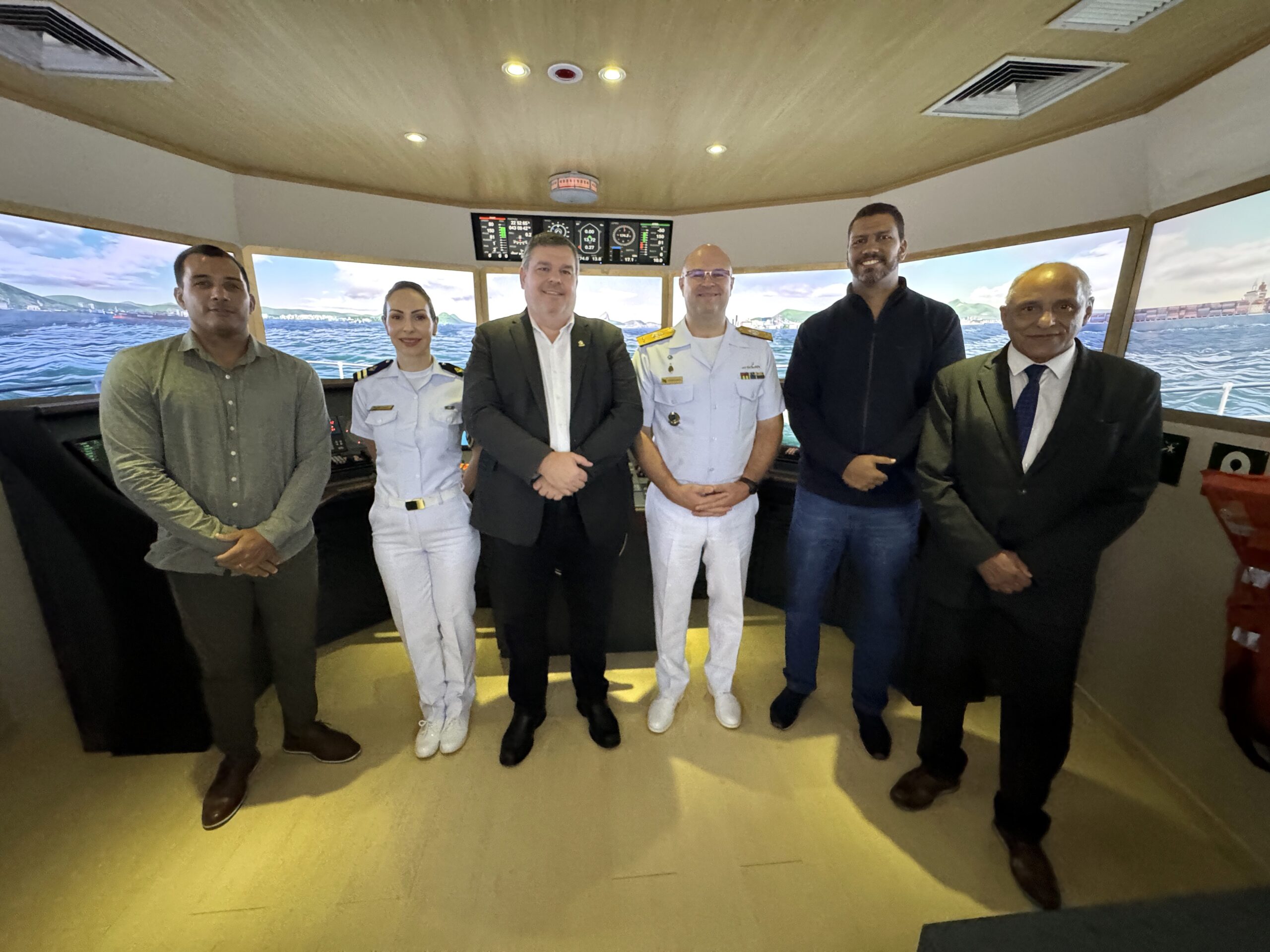 Comandante do CIAGA visita a sede do Sindmar e a FGMar